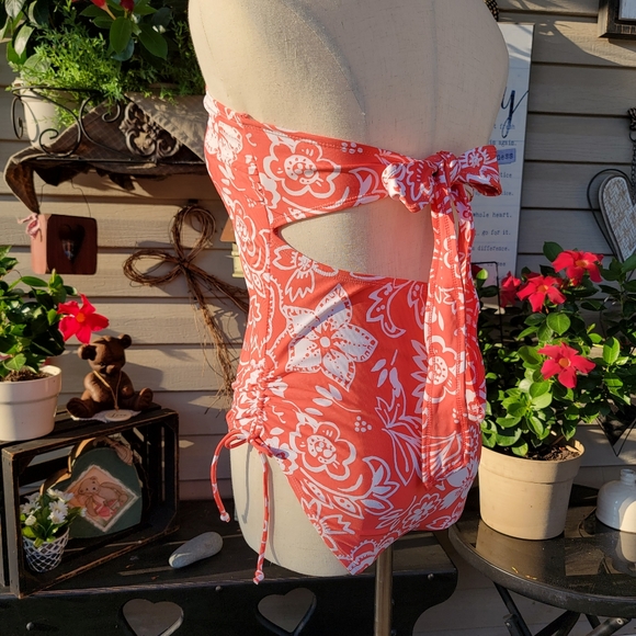 BEACH HOUSE ♡ Gorgeous Coral 'n White Strap(Less) Tie Back Adj Swimsuit 12 - Picture 5 of 17